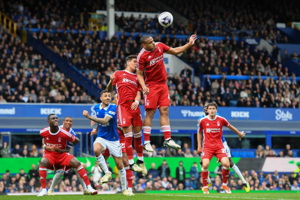 穿某件衣服 穿某件衣服